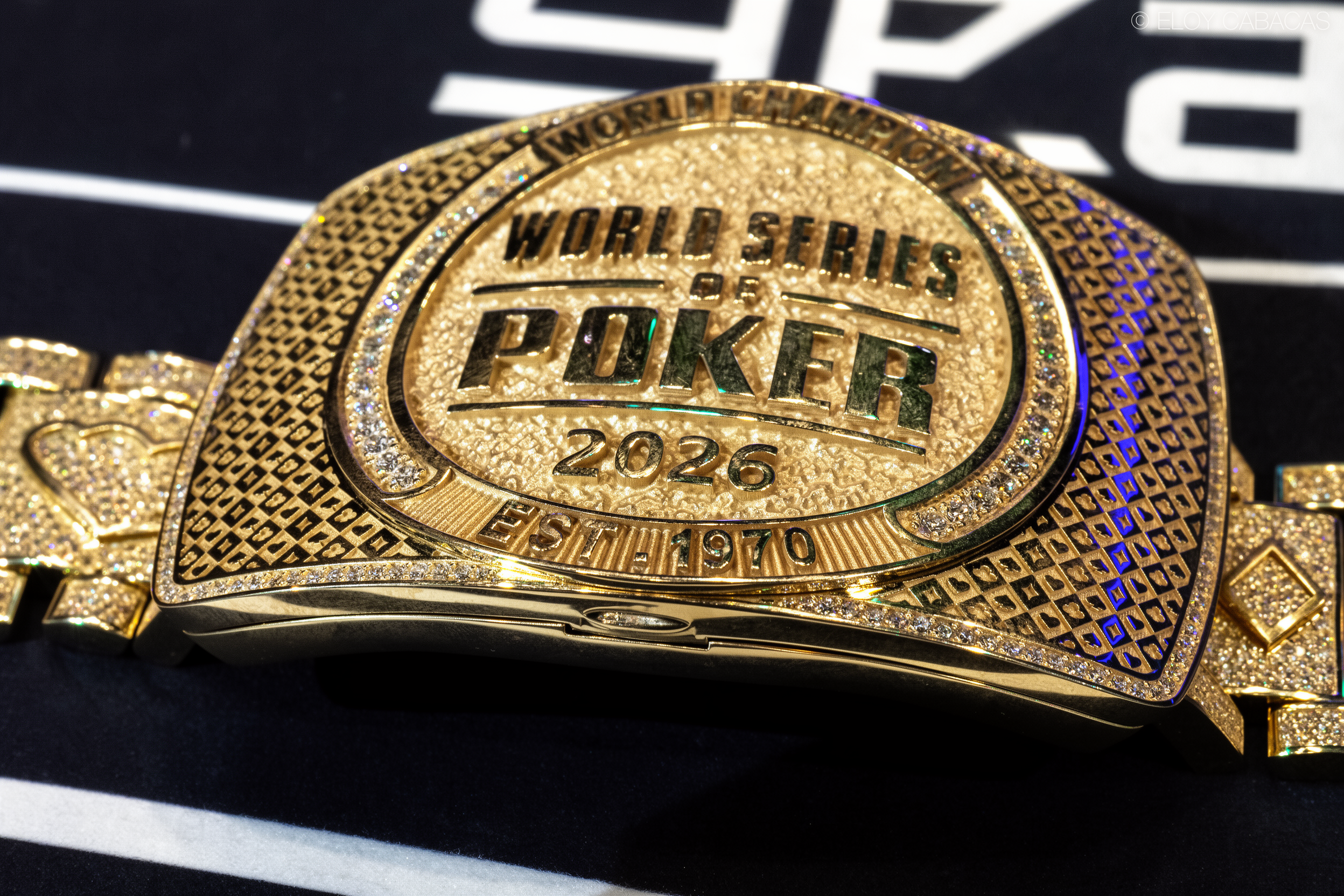 WSOP 主赛事首日淘汰战：六高底牌玩家豪赌全军覆没的心理博弈解析 - 凯发娱乐注册
